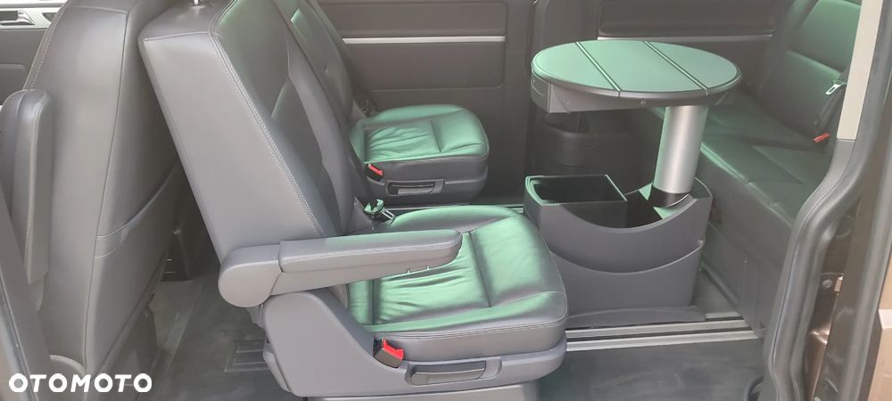 Volkswagen Multivan - 13