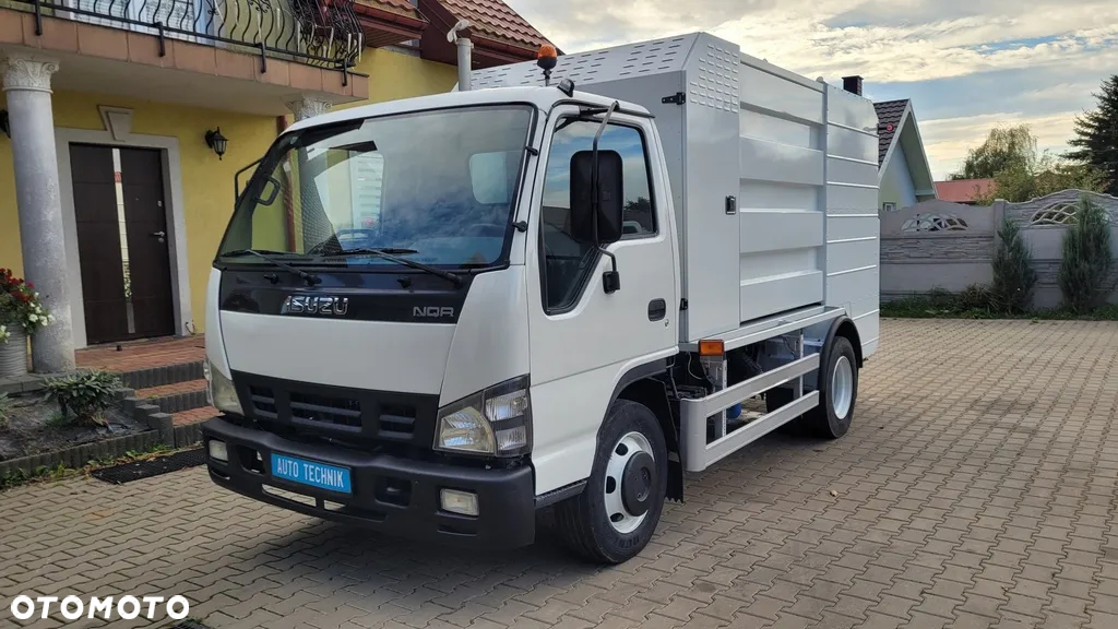 Isuzu MYJKA DO POJEMNIKÓW - 4