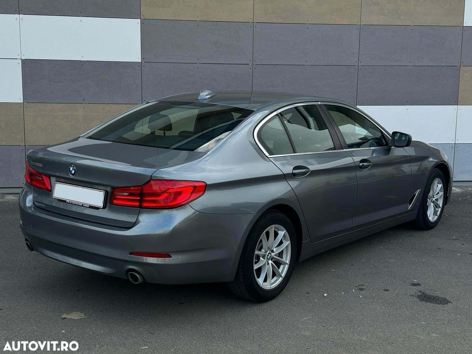 BMW Seria 5 520d Sport Line - 6