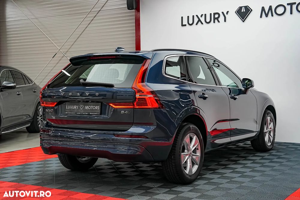 Volvo XC 60 B4 D AWD Geartronic Momentum Pro - 11