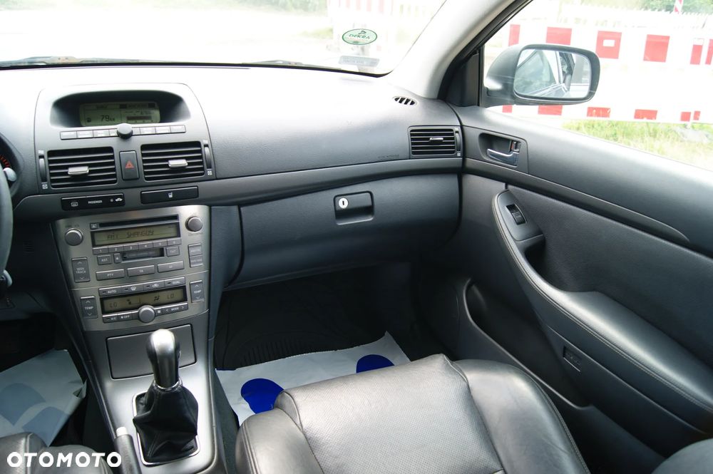 Toyota Avensis 2.0 VVT-i Sol - 30