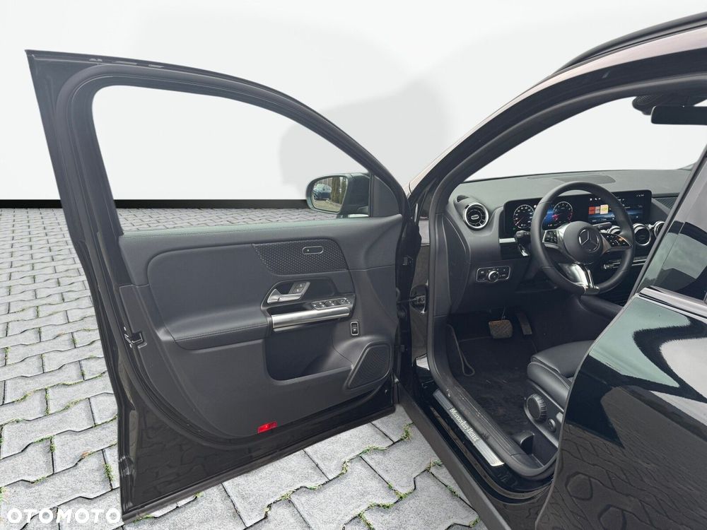 Mercedes-Benz GLA - 11