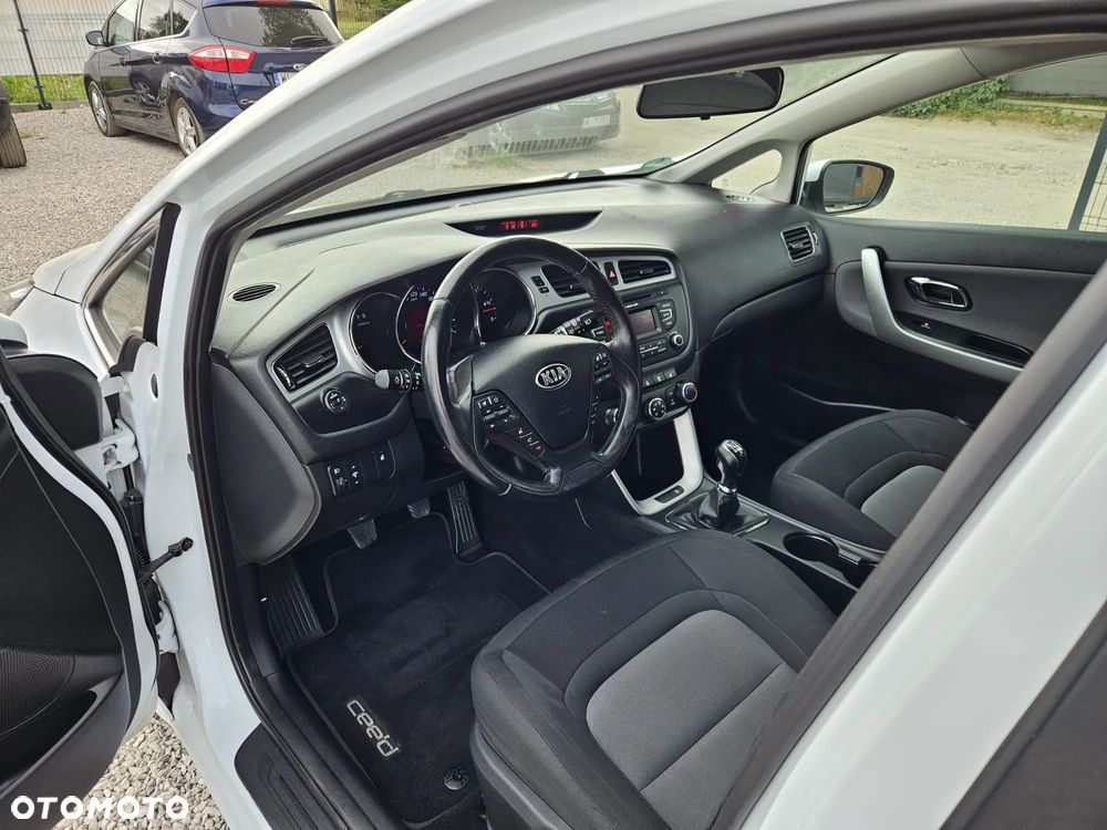 Kia Ceed 1.4 CVVT SW Dream Team Edition - 17