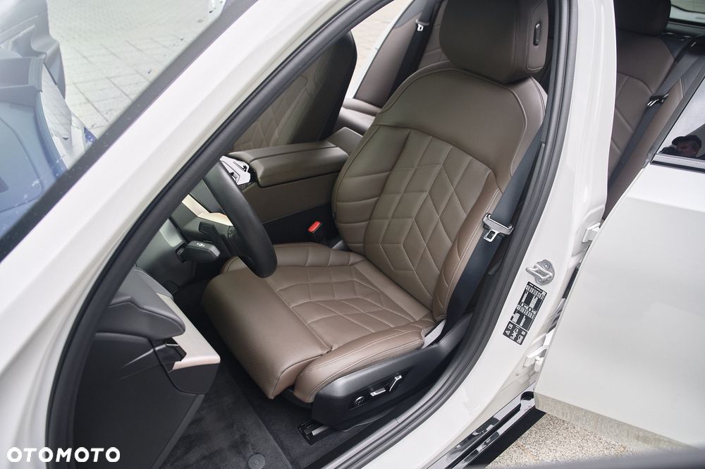 BMW Seria 5 520d xDrive - 22