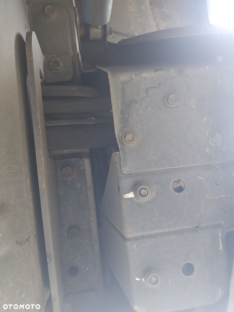 Jeep Grand Cherokee - 21