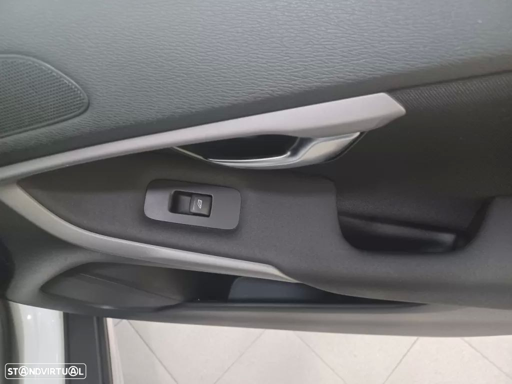 Volvo V40 Cross Country 2.0 D2 Kinetic - 24
