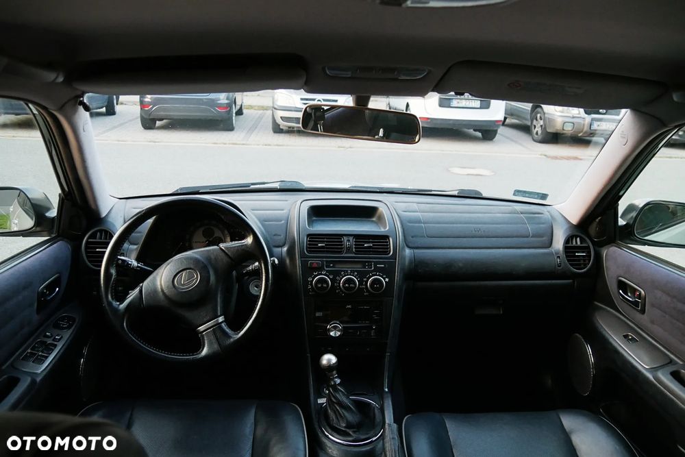 Lexus IS 200 SportCross - 12