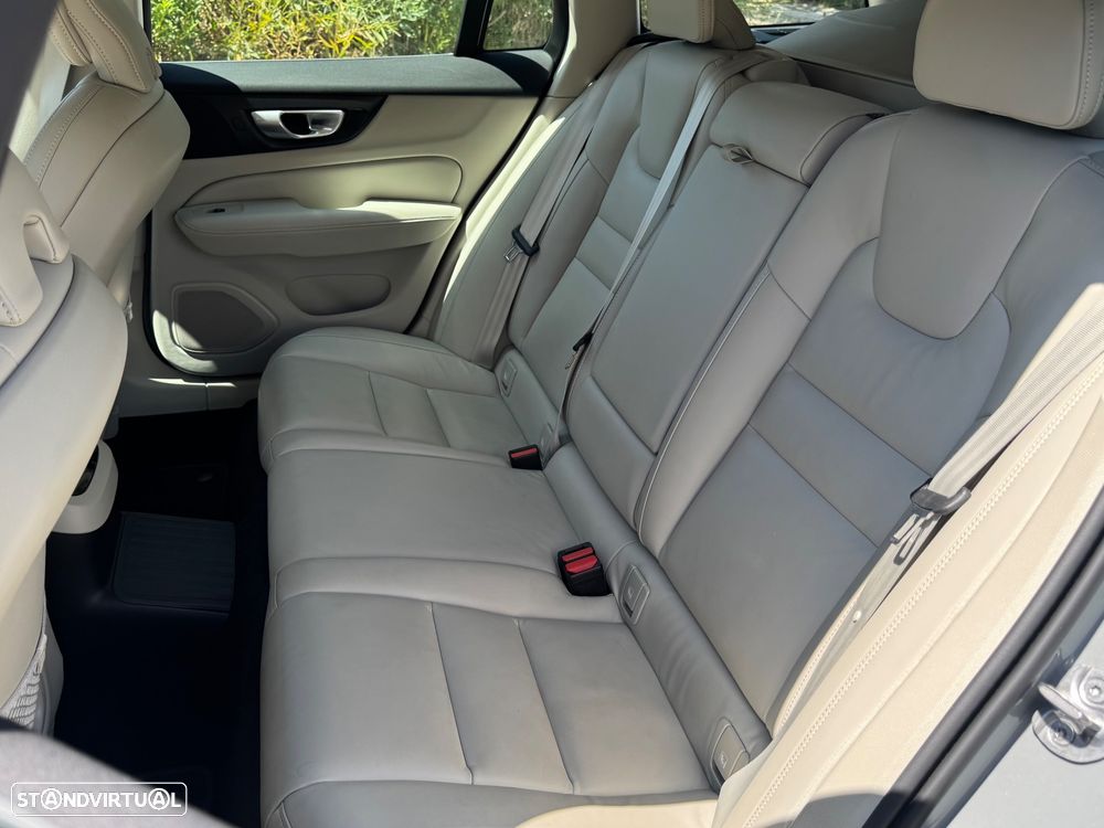 Volvo V60 2.0 T6 AWD TE Plus Dark - 4