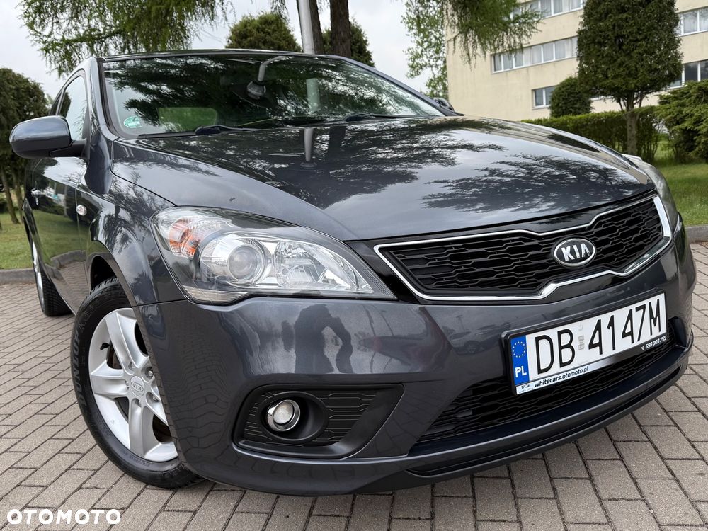 Kia Ceed 1.4 CVVT Dream Team Edition - 1