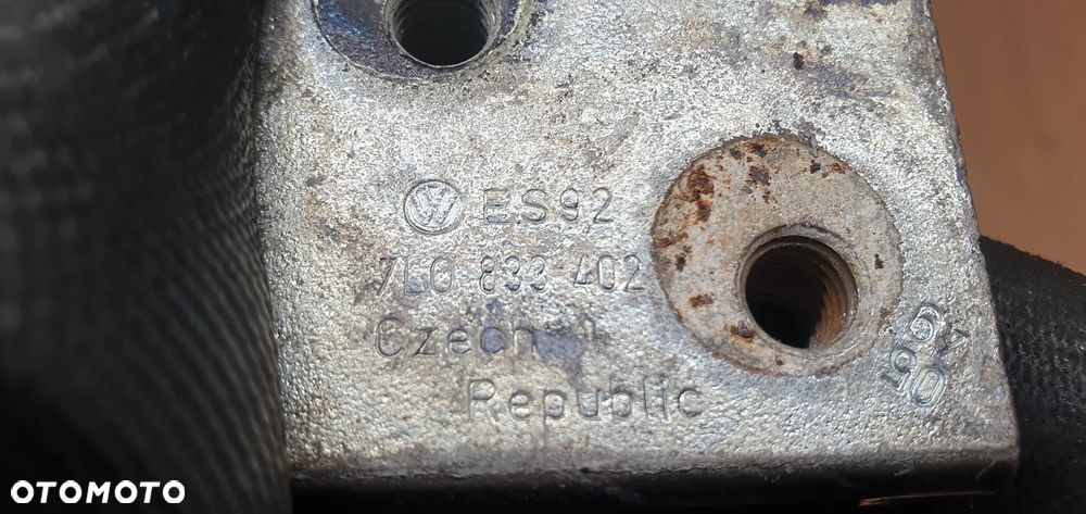 Zawias prawy tył tylny górny dolny para VW Touareg 7L0833402 - 5