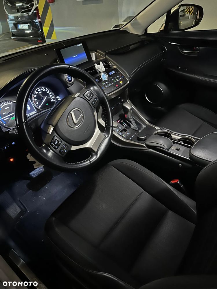 Lexus NX 300h Elite 2WD - 11