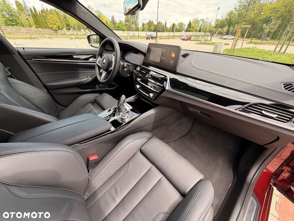 BMW Seria 5 540i xDrive mHEV sport - 25
