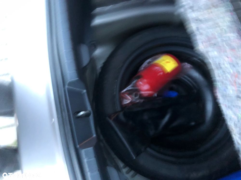 Toyota Yaris Hybrid 100 Selection Passion - 19
