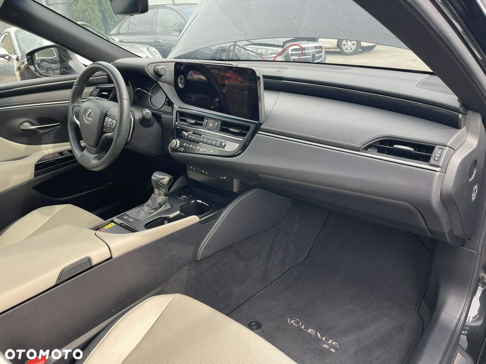 Lexus ES 300h Style Edition - 10