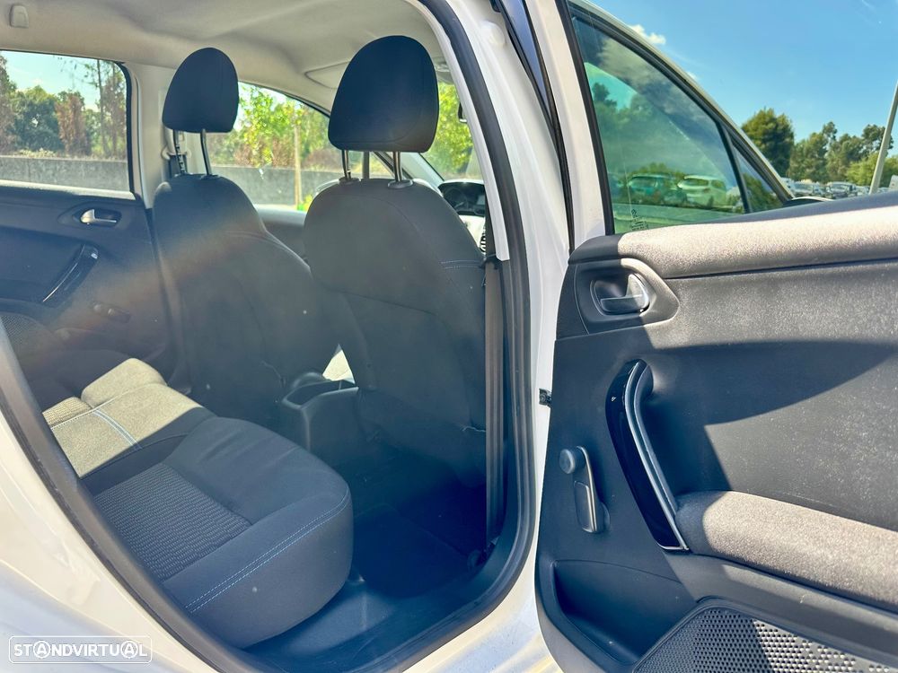 Peugeot 208 1.2 PureTech Signature - 24