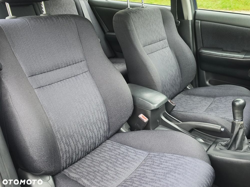 Toyota Corolla 2.0 D-4D Base - 21