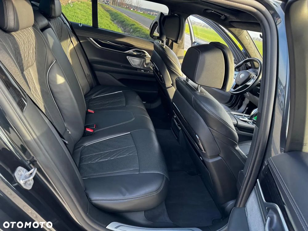 BMW Seria 7 750d xDrive - 28