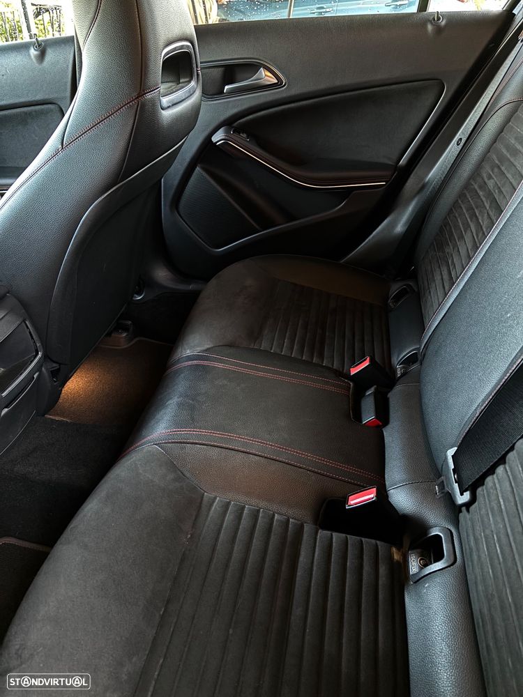 Mercedes-Benz A 180 d AMG Line - 16