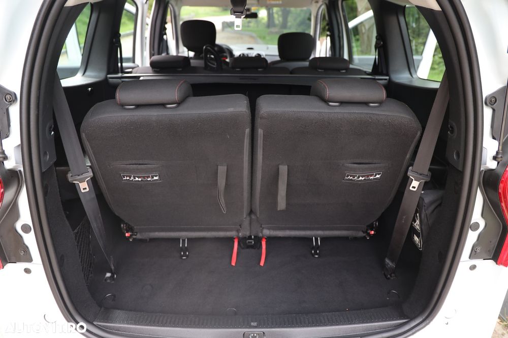 Dacia Lodgy TCe 130 GPF Stepway - 29