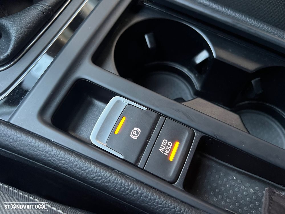 VW Golf 1.6 TDi Highline - 37