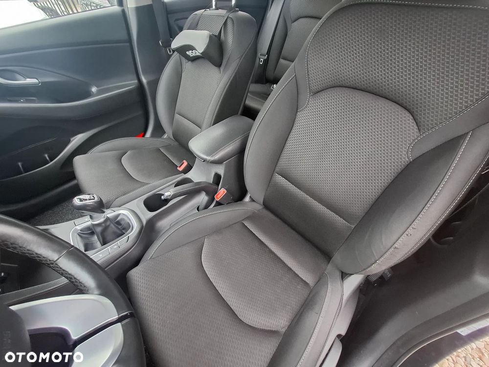 Hyundai i30 1.6 D Comfort - 11