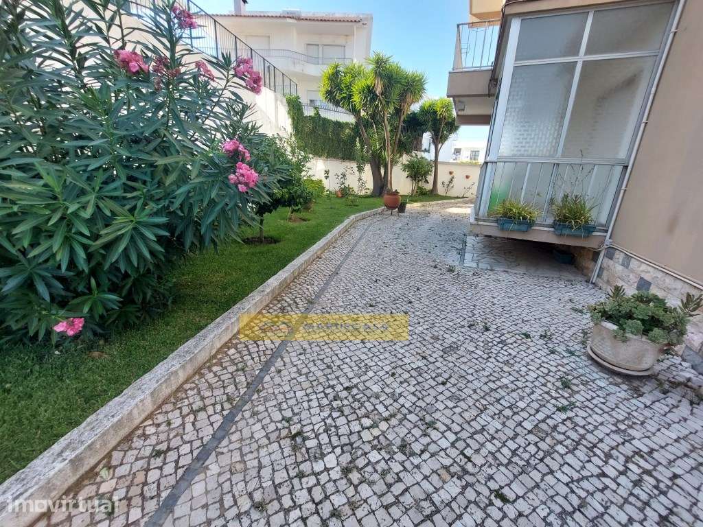 T2 com garagem box em condominio fechado Alto da Parede - Grande imagem: 2/36
