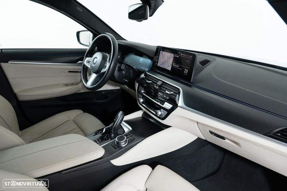 BMW 545 e xDrive Line Luxury - 34