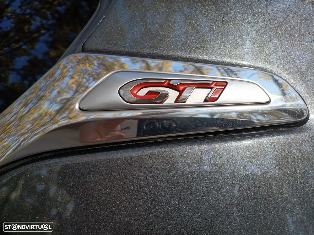 Peugeot 208 GTI 200 THP - 18