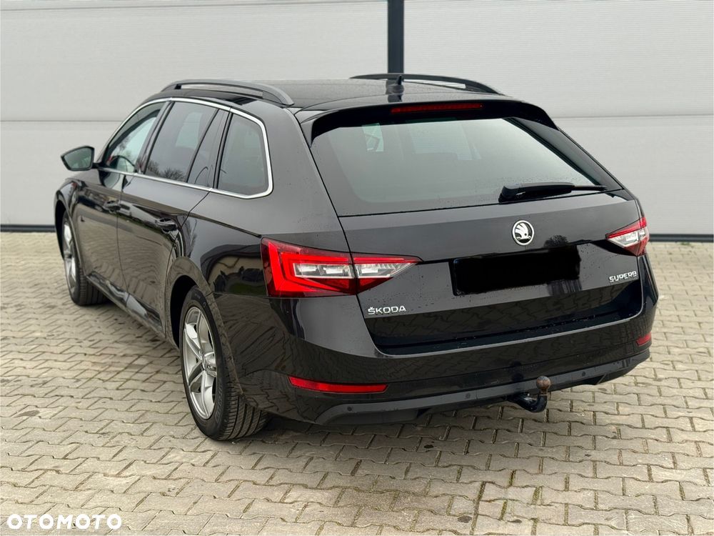 Skoda Superb 2.0 TDI DSG Premium Edition - 11
