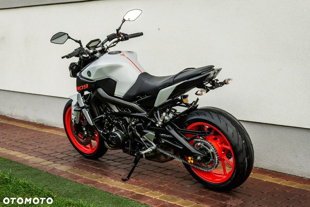 Yamaha MT - 4