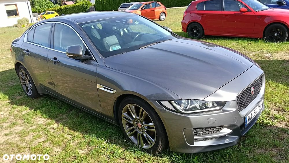 Jaguar XE 2.0 D Portfolio - 3