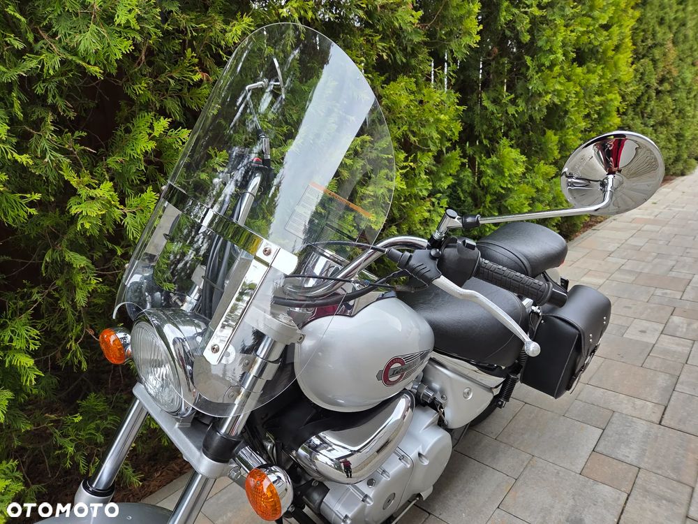 Suzuki Intruder - 11