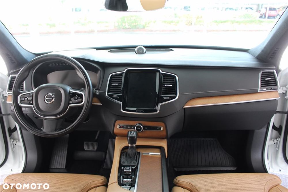 Volvo XC 90 - 26