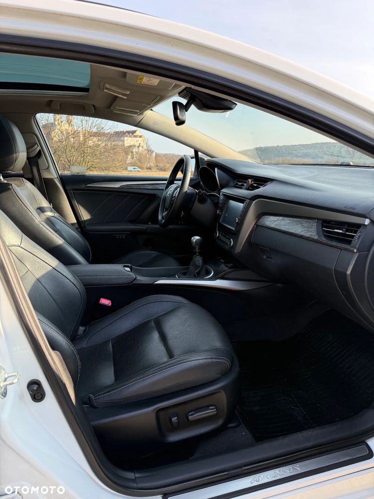 Toyota Avensis 2.0 D-4D Premium - 23