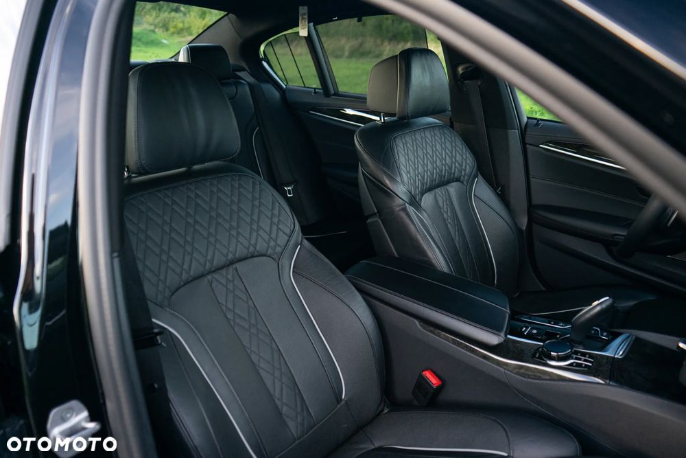 BMW Seria 5 M550i xDrive sport - 20