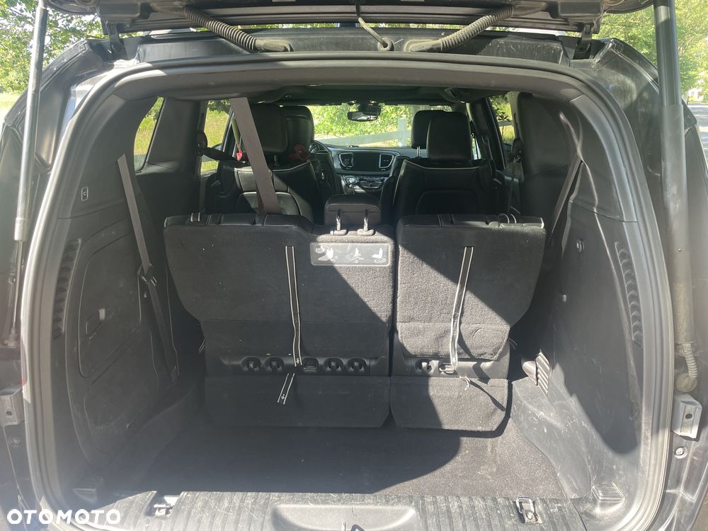 Chrysler Pacifica - 2