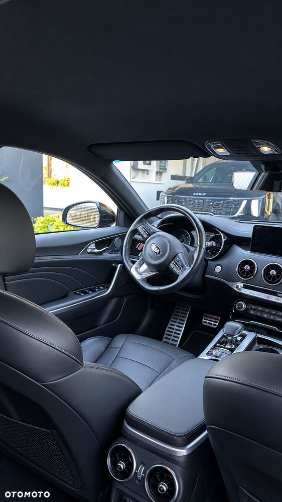 Kia Stinger - 8