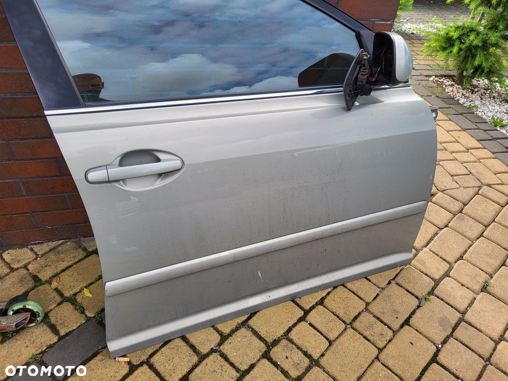 Drzwi przednie prawe toyota avensis t25 04r kombi lakier 6t1 kompletne