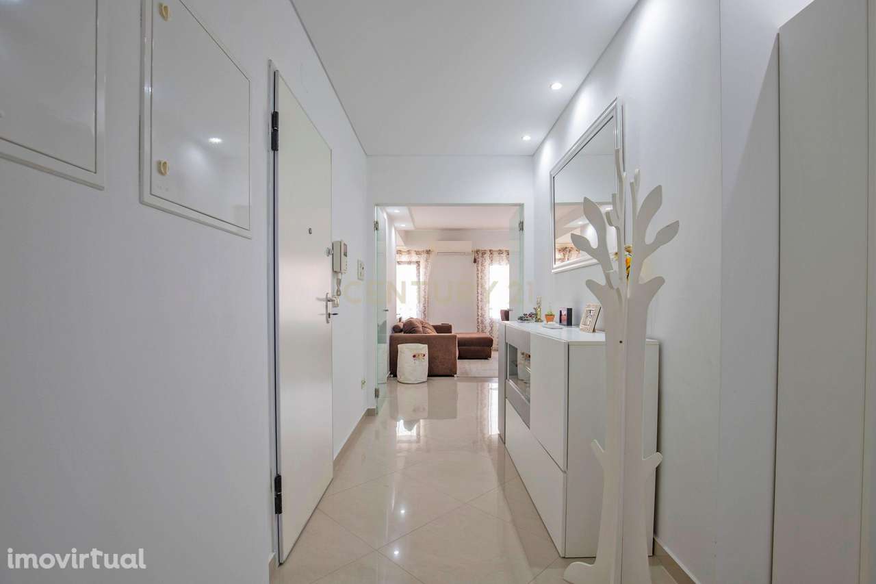 Apartamento T3 com Excelentes Áreas, Suíte, Varanda e Parqueamento em - Grande imagem: 5/30