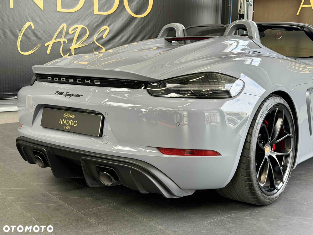 Porsche 718 Spyder - 30