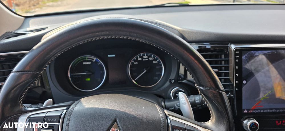 Mitsubishi Outlander 2.4 4WD Plus - 7