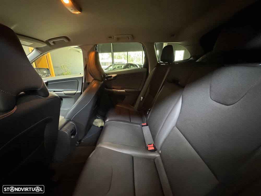Volvo XC 60 2.0 D4 Momentum - 18