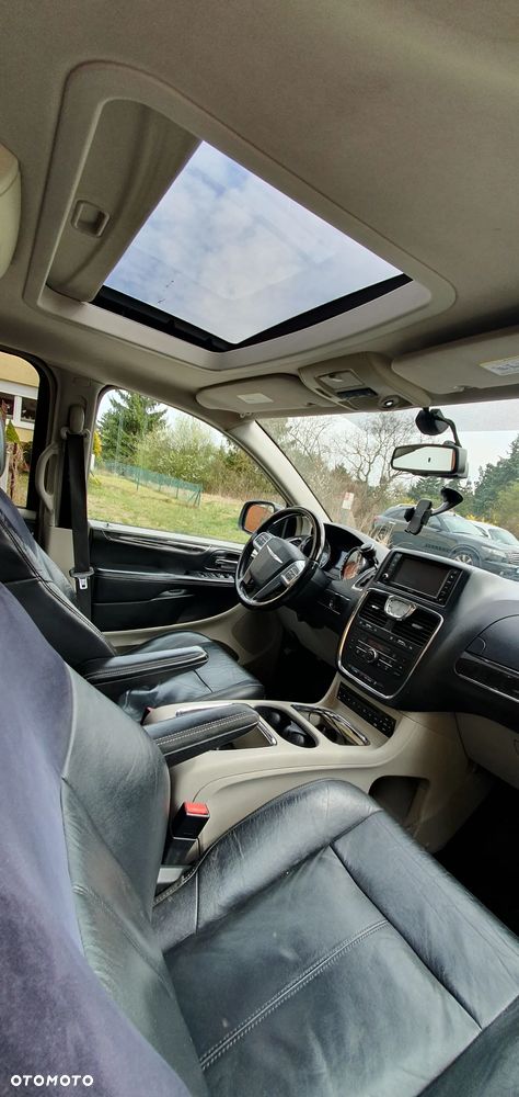 Chrysler Town & Country 3.6 Limited - 7