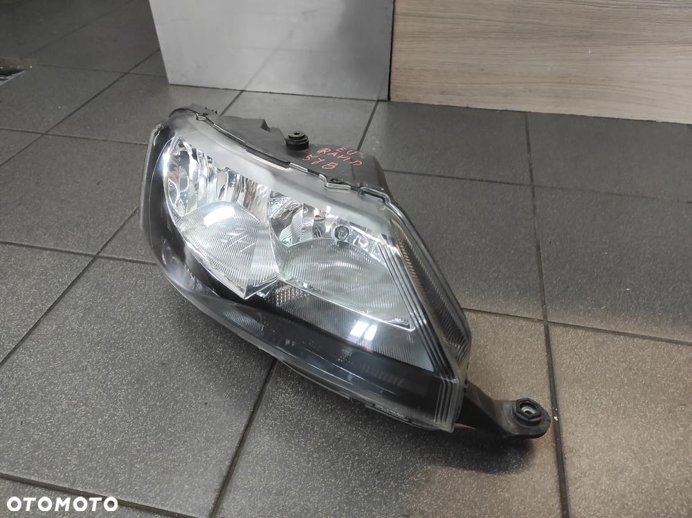 LAMPA PRAWA PRZEDNIA SKODA RAPID 5JB941018 EUROPA CAŁA WYSYŁKA !!!! - 2