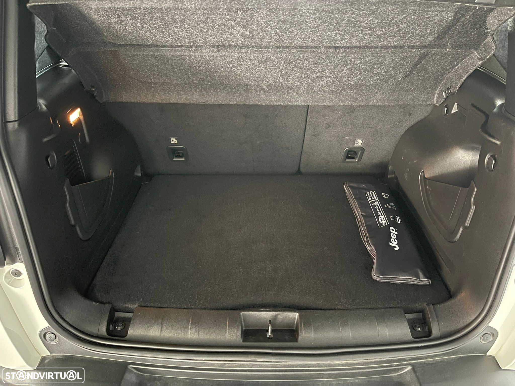 Jeep Renegade 1.0 T Limited - 21