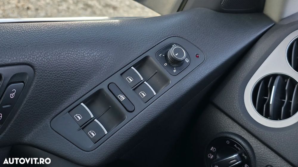 Volkswagen Tiguan 2.0 TDI SCR 4MOTION BlueMotion Technology DSG Lounge Track & Style - 27