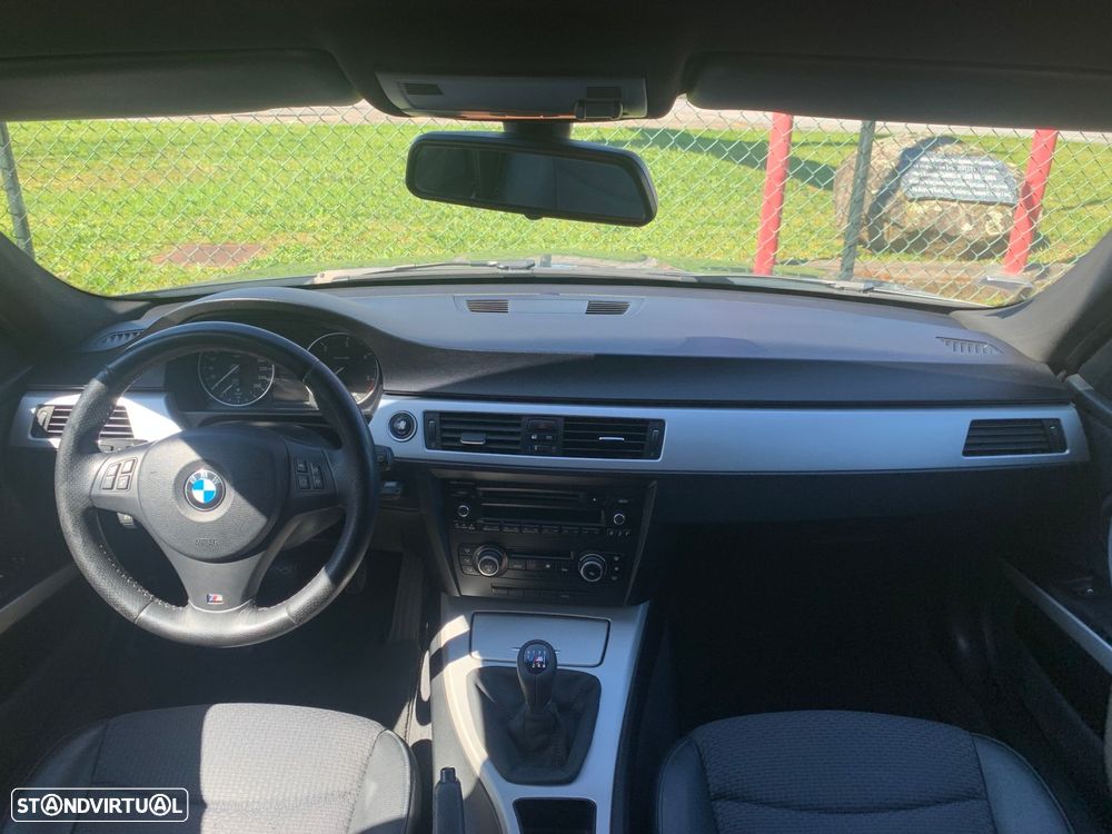 BMW 318 d Pack M - 15