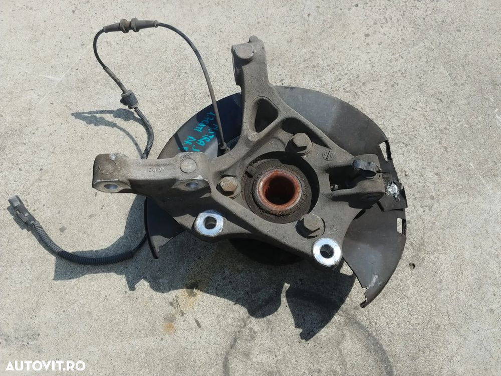 fuzeta dreapta fata opel astra j 1.7 cdti  13324459 - 1