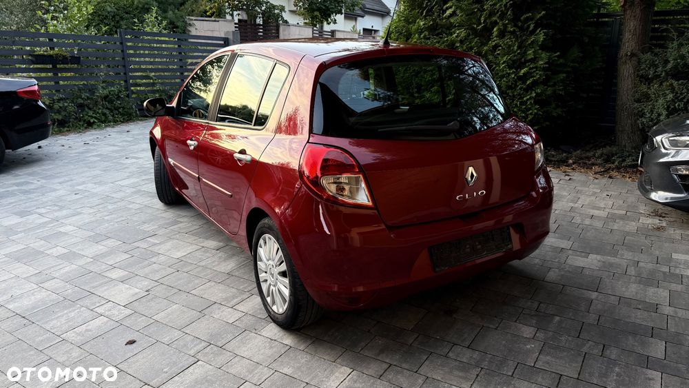 Renault Clio - 10