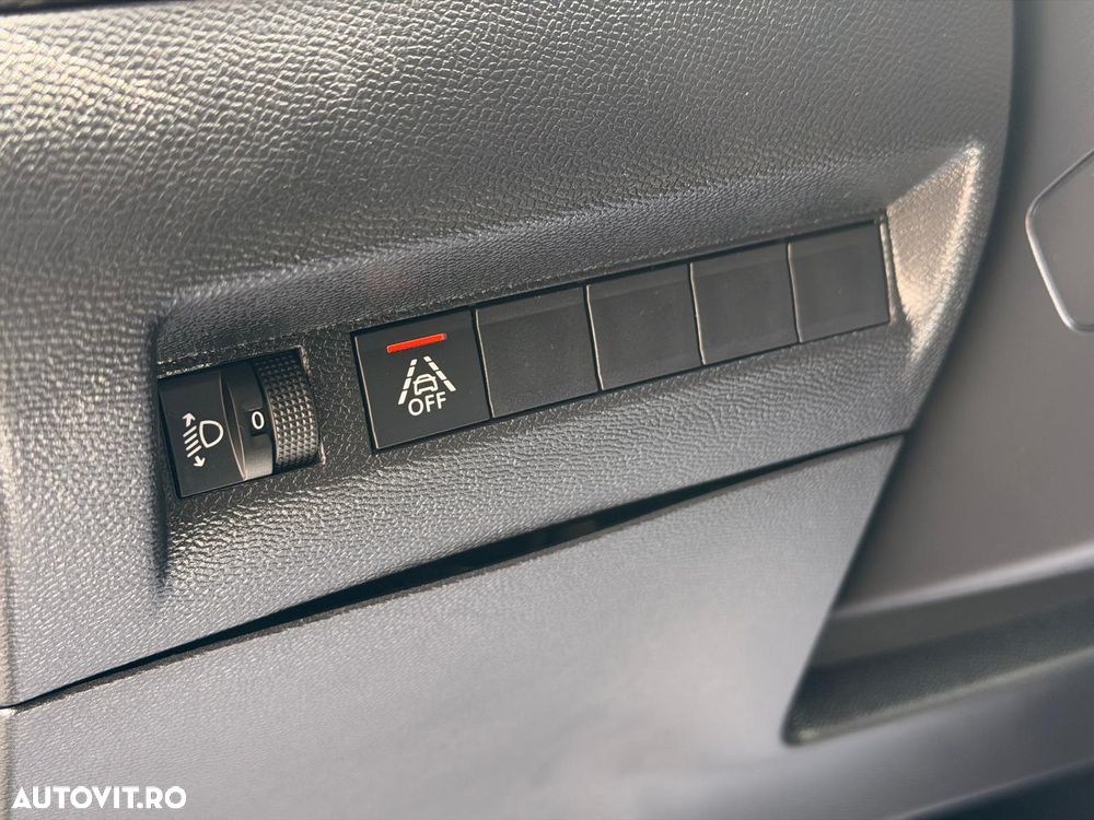 Peugeot 2008 1.2 L PureTech STT Allure - 33